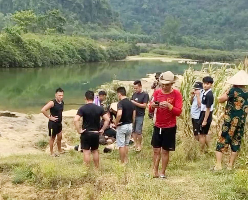 Minh Hóa: Đi tắm suối tránh nóng, 3 học sinh đuối nước